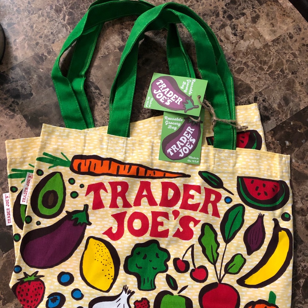 2 TRADER JOE'S ECO FRiENDLY SHOPPiNG BAGS ♻️